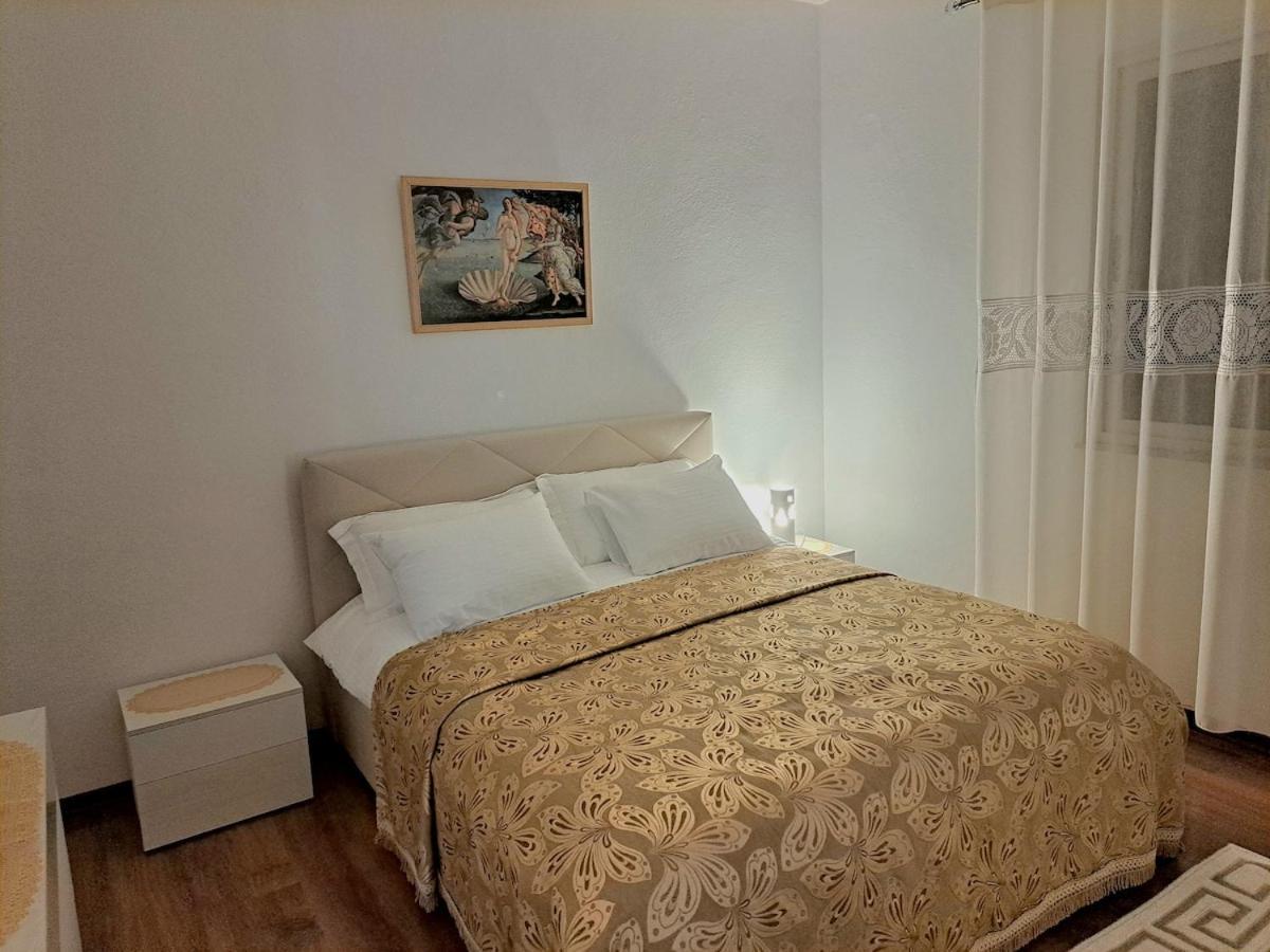 Lake Apartment * Tirana