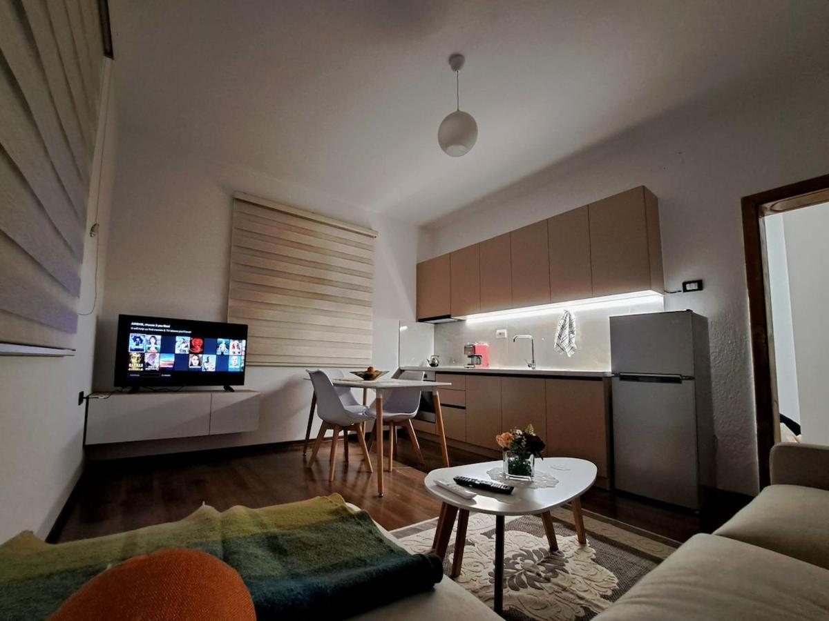 Lake Apartment Apartment *